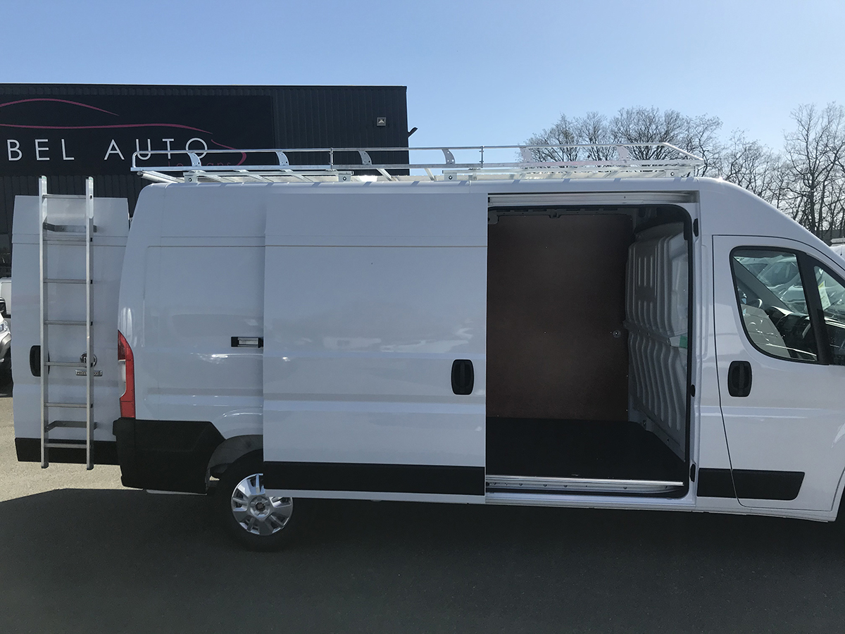 POSE D'ACCESSOIRE SUR NOS UTILITAIRES