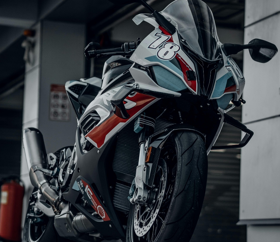 Une moto de course