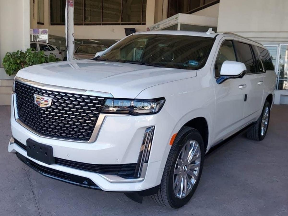 CADILLAC ESCALADE ESV Premium Luxury V8 6.2L