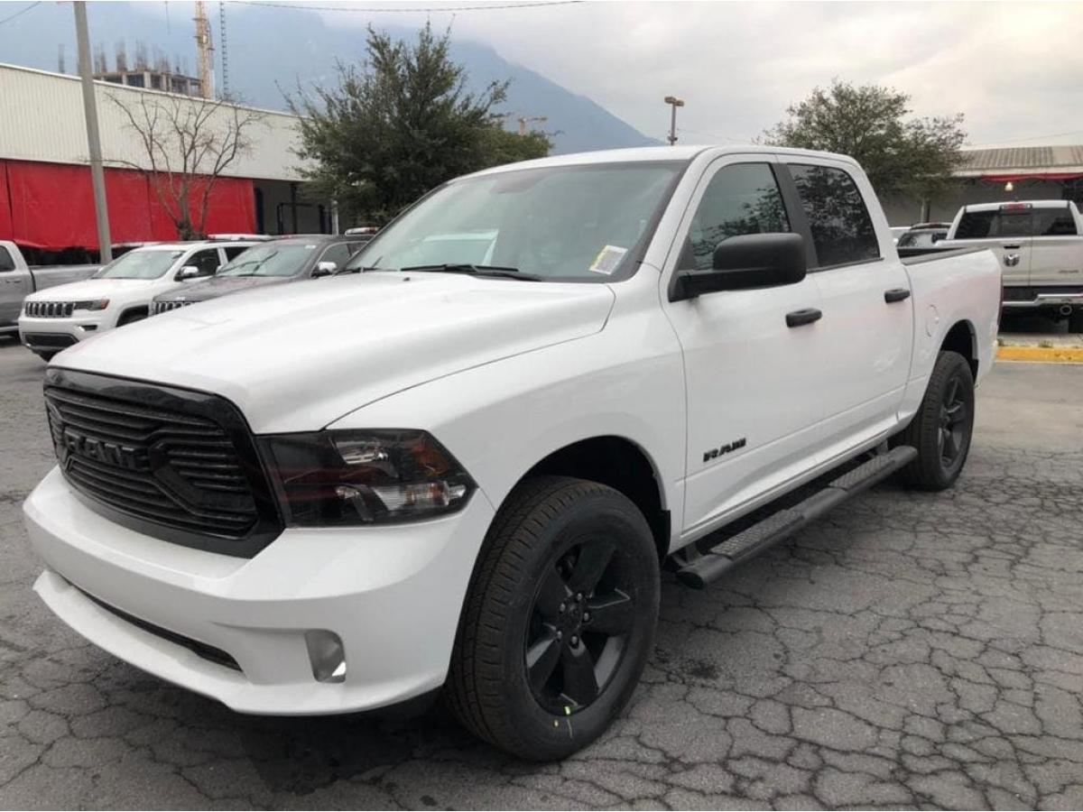 DODGE RAM CREW SLT CLASSIC 2021 Black Package 6 places
