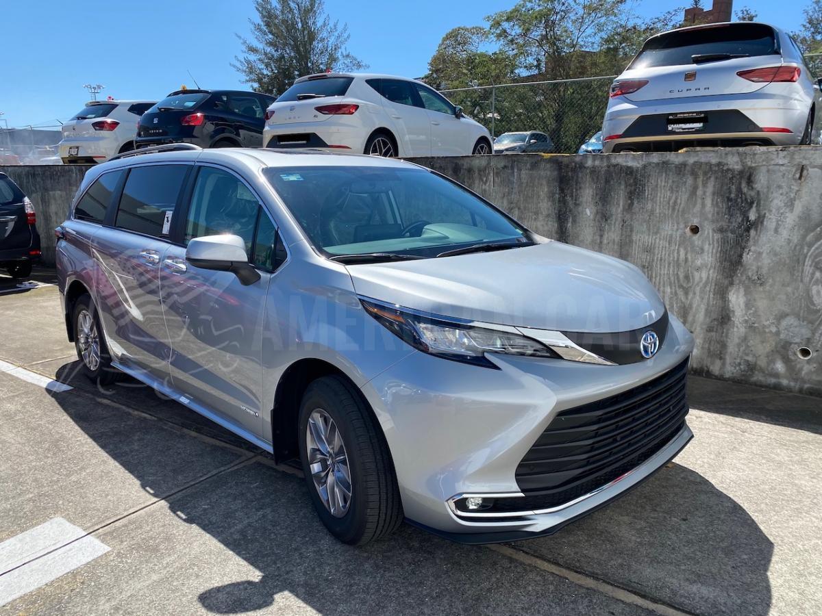 TOYOTA SIENNA XLE Leather HV