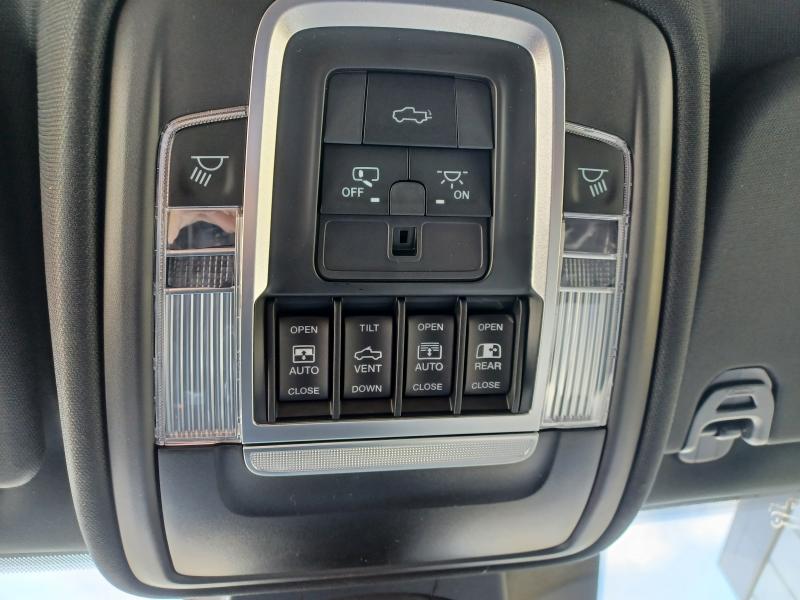 DODGE RAM 1500 CREW LIMITED NIGHT EDITION