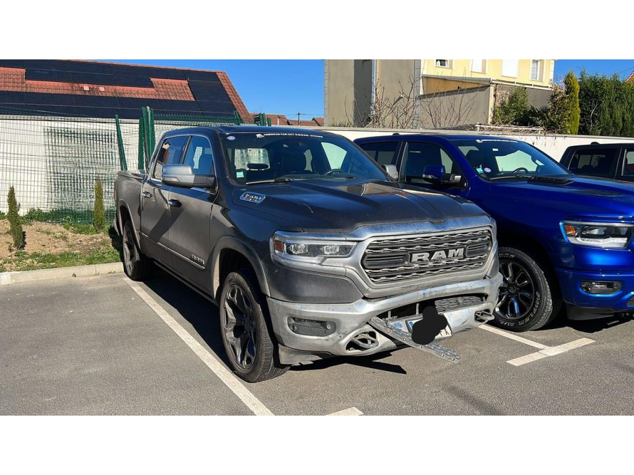 DODGE RAM 1500 CREW LIMITED - accidenté
