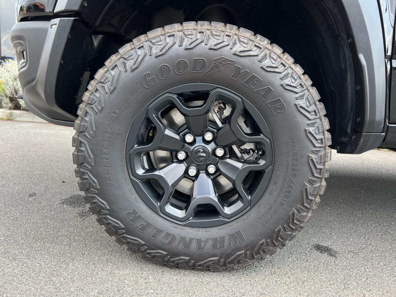 DODGE RAM 1500 CREW CAB TRX 6.2L V8