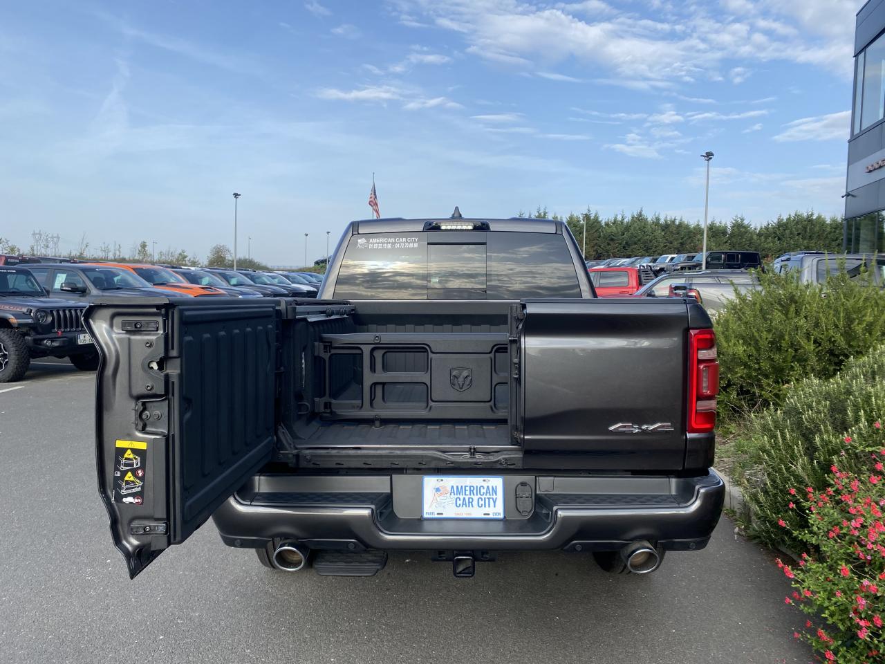 DODGE RAM 1500 CREW LIMITED 10th anniversary RAMBOX