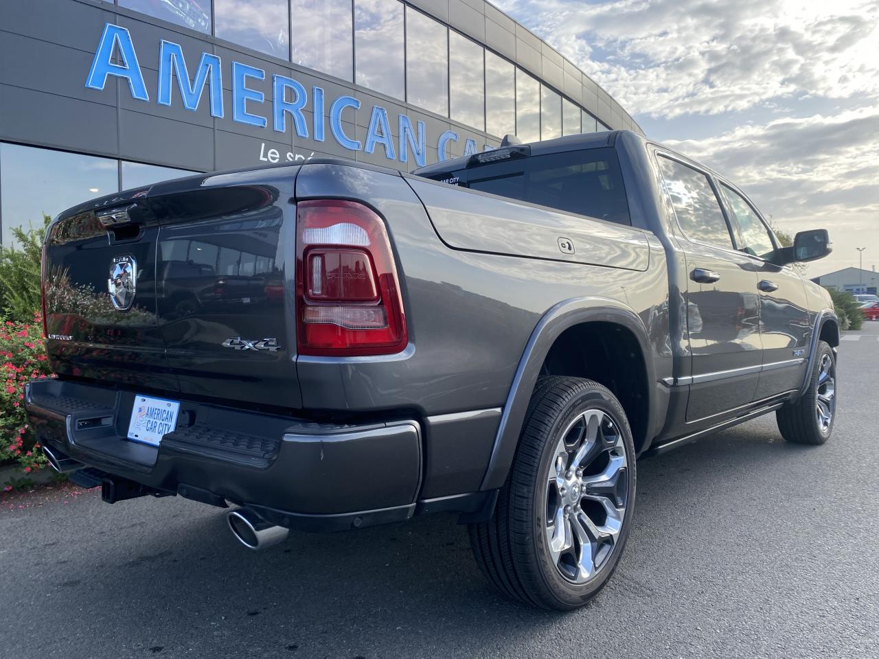 DODGE RAM 1500 CREW LIMITED 10th anniversary RAMBOX