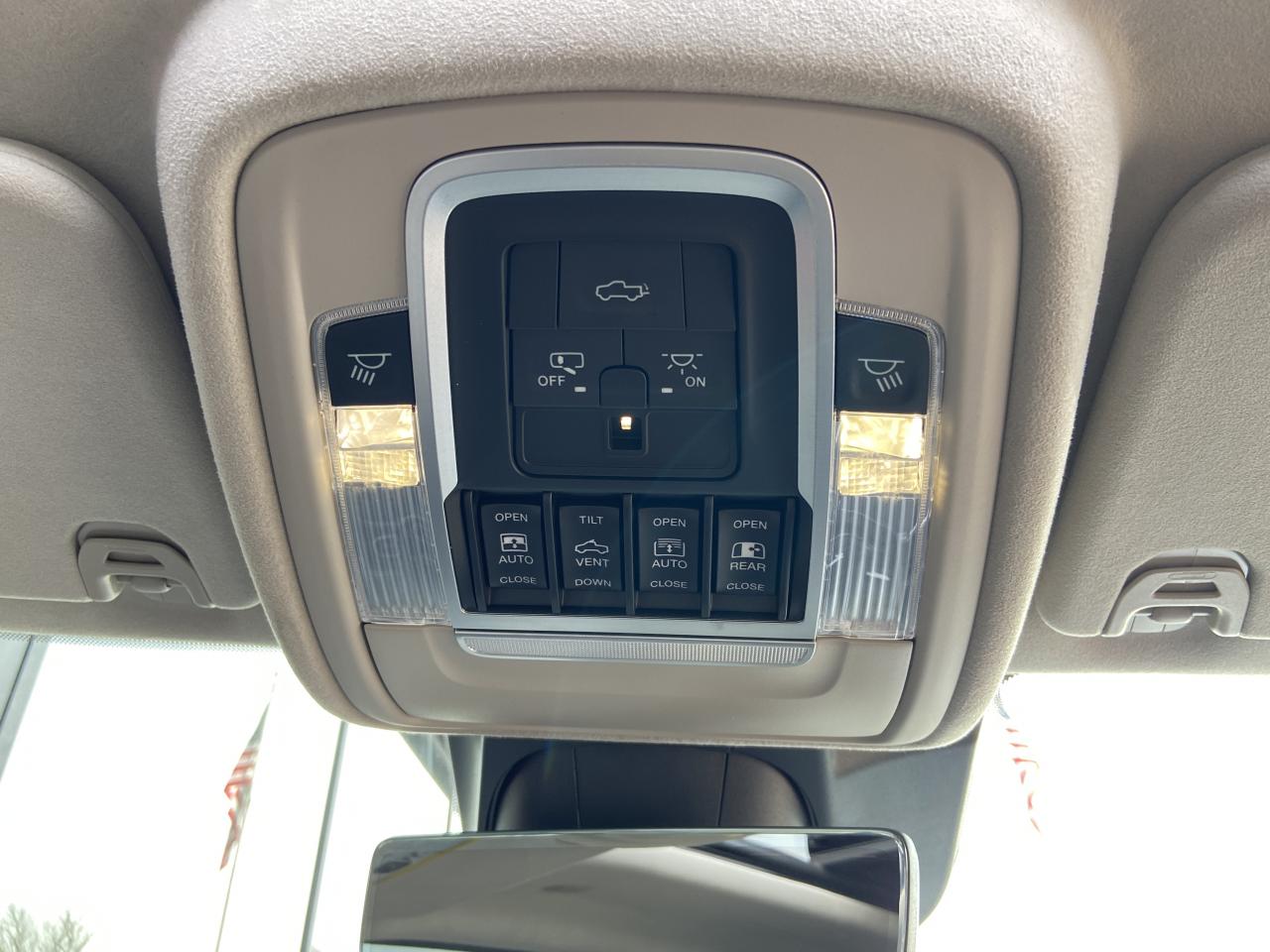 DODGE RAM 1500 CREW LIMITED 10th anniversary RAMBOX