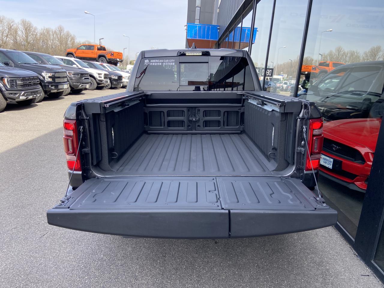DODGE RAM 1500 CREW LIMITED 10th anniversary RAMBOX