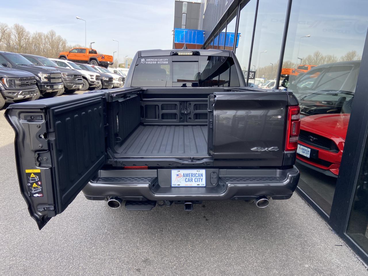 DODGE RAM 1500 CREW LIMITED 10th anniversary RAMBOX