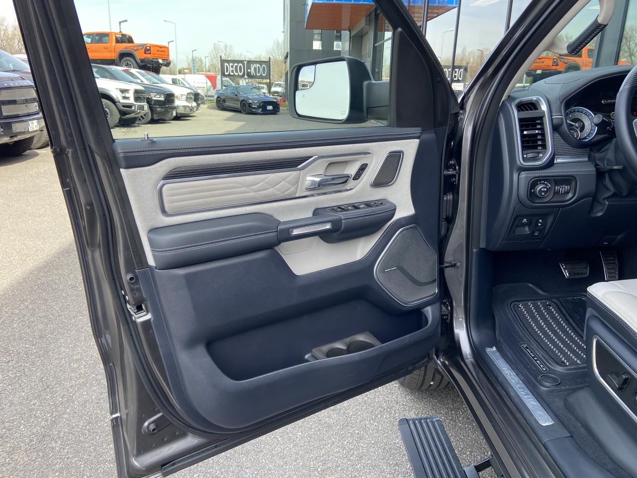 DODGE RAM 1500 CREW LIMITED 10th anniversary RAMBOX