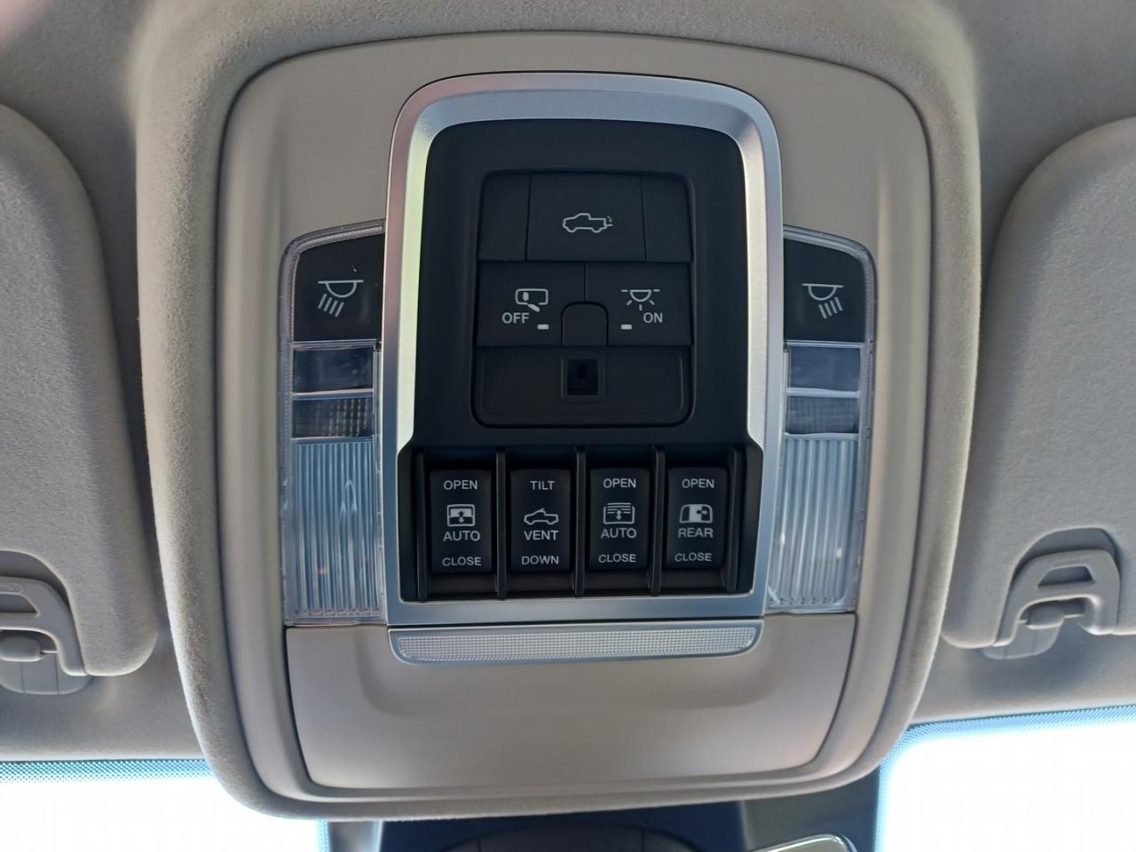 DODGE RAM 1500 CREW LIMITED 10th anniversary RAMBOX