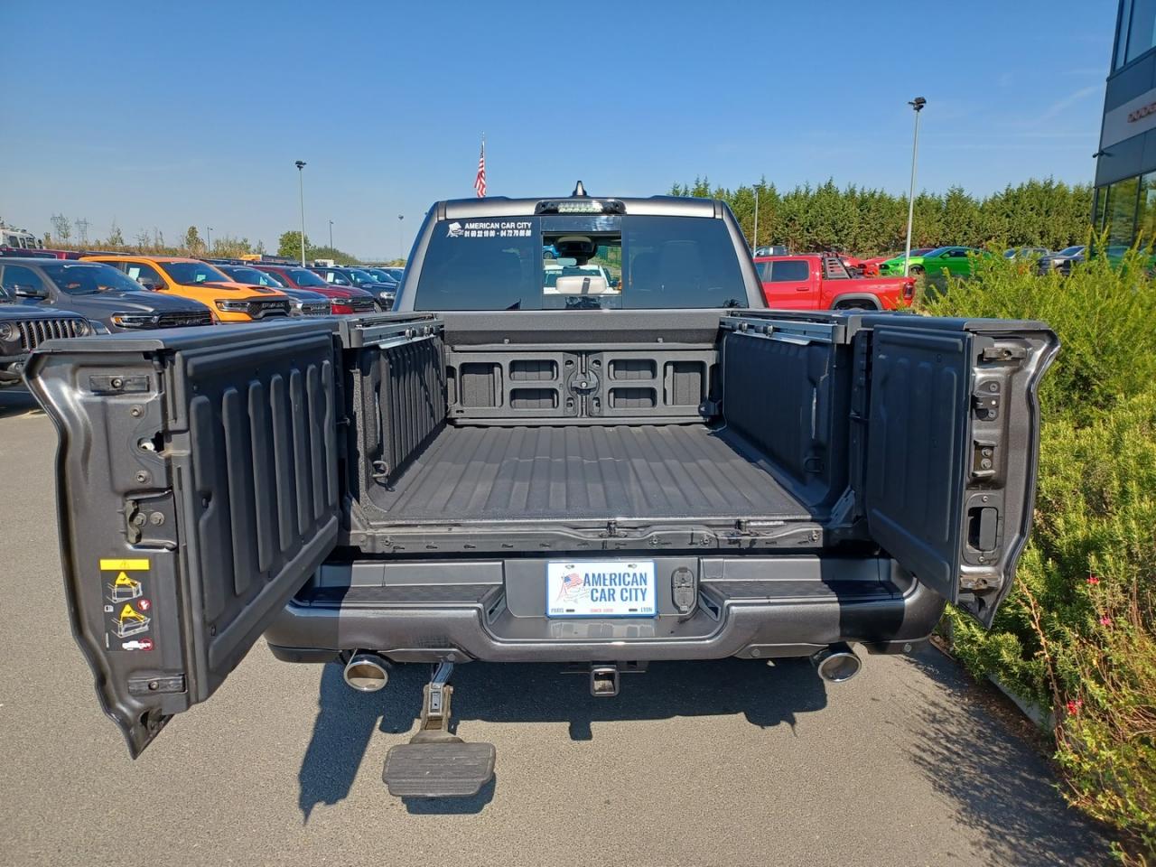 DODGE RAM 1500 CREW LIMITED 10th anniversary RAMBOX