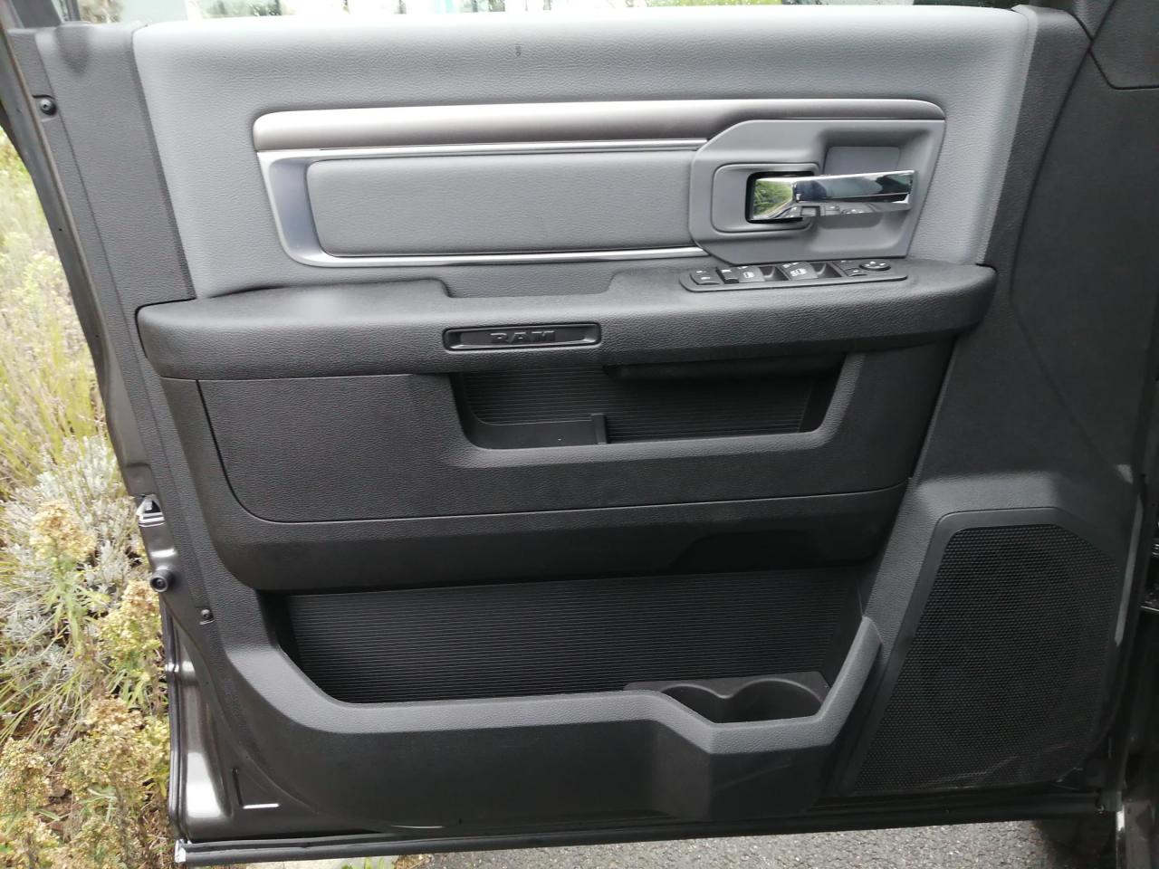 DODGE RAM CREW SLT CLASSIC