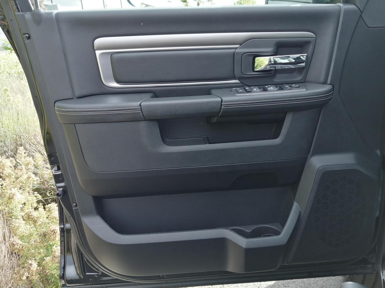 DODGE RAM 1500 Crew Cab SLT WARLOCK