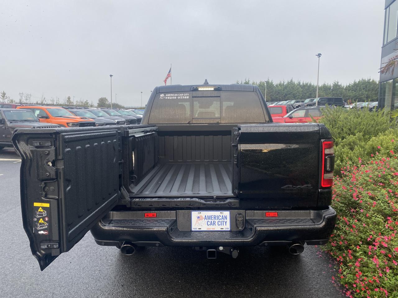 DODGE RAM 1500 CREW LIMITED NIGHT EDITION RAMBOX