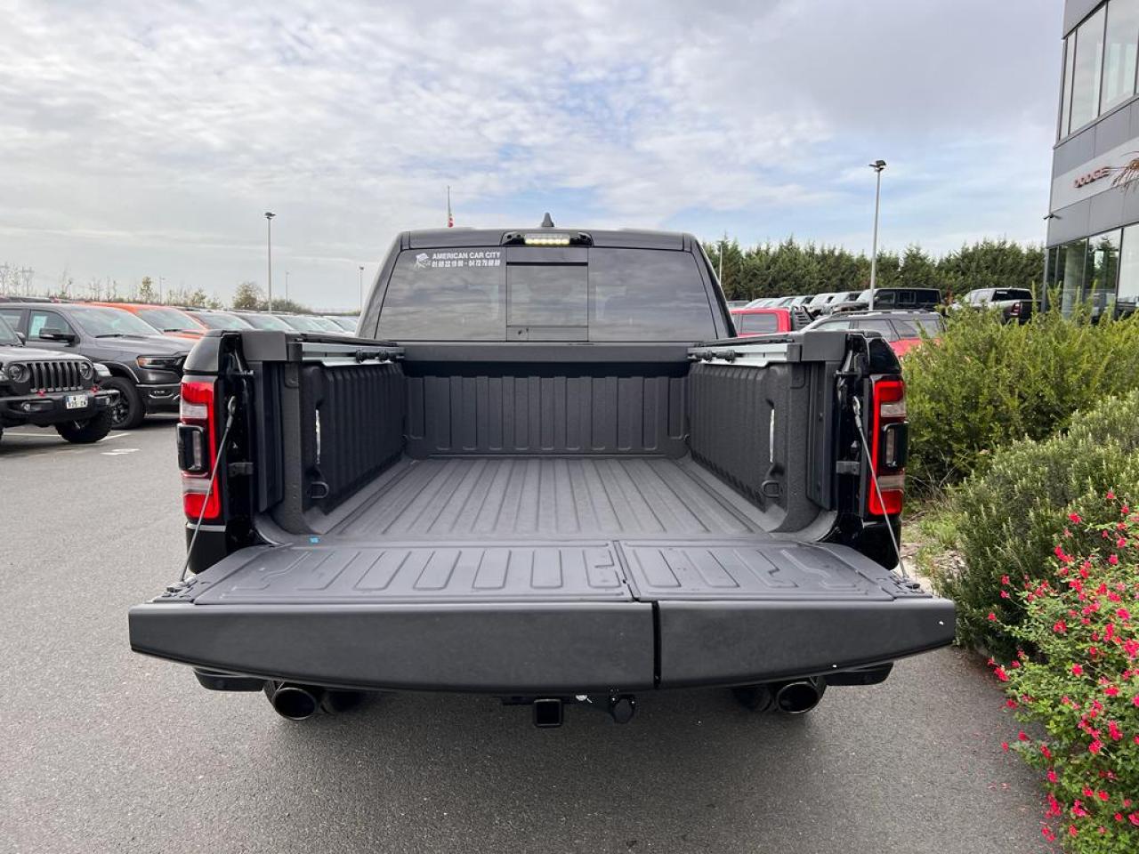 DODGE RAM 1500 CREW LIMITED NIGHT EDITION RAMBOX