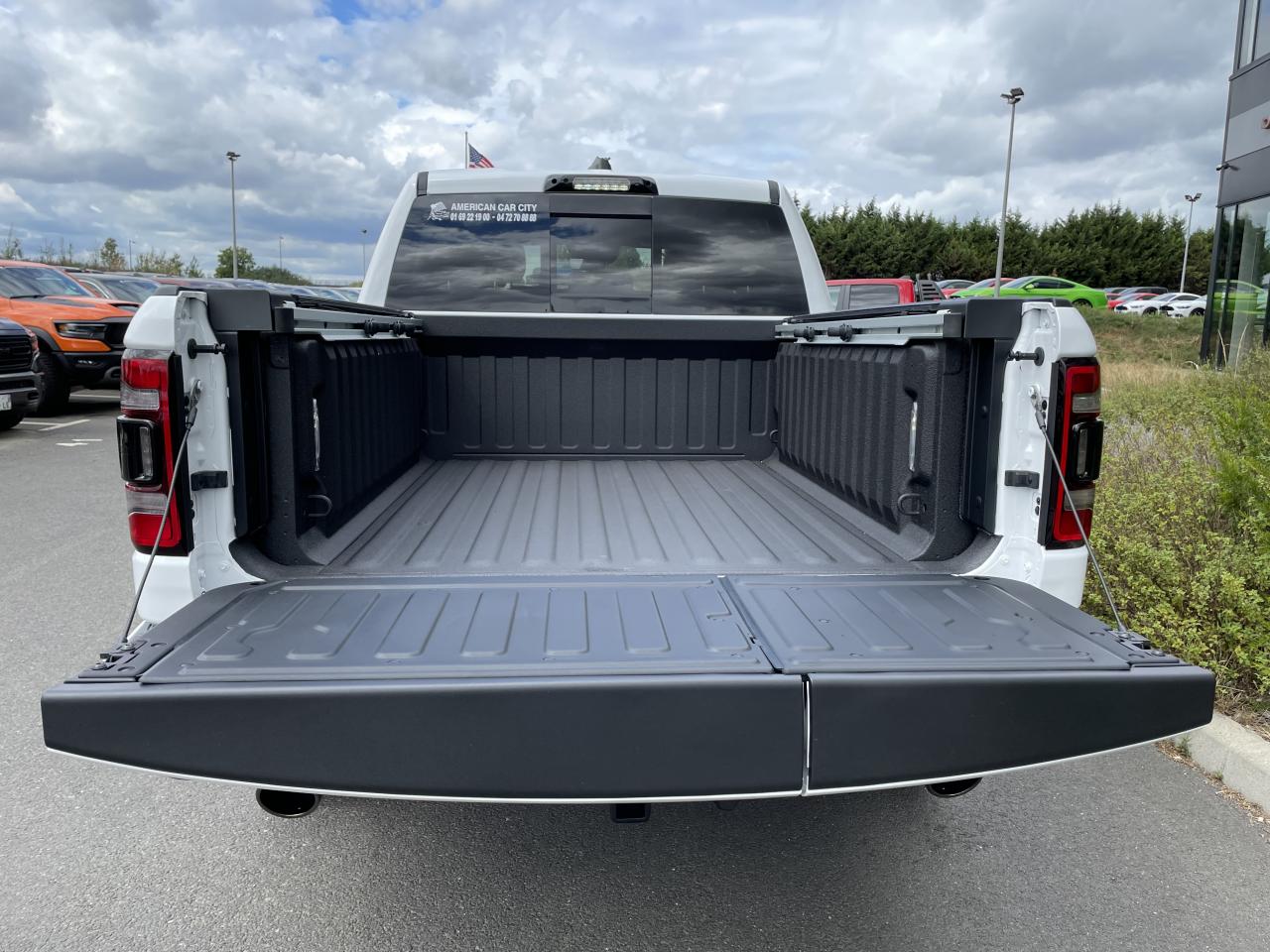 DODGE RAM 1500 CREW LIMITED NIGHT EDITION RAMBOX