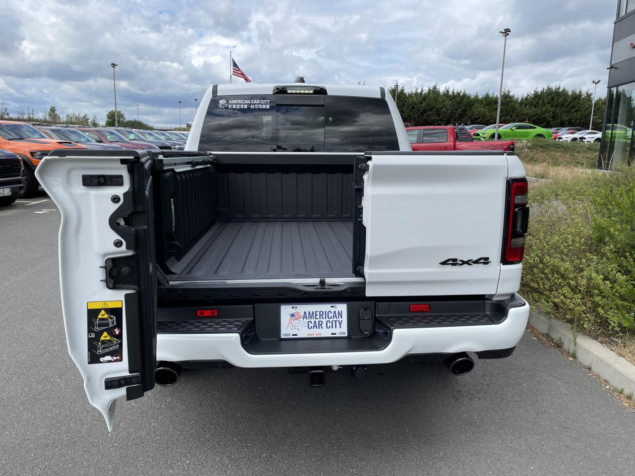 DODGE RAM 1500 CREW LIMITED NIGHT EDITION RAMBOX