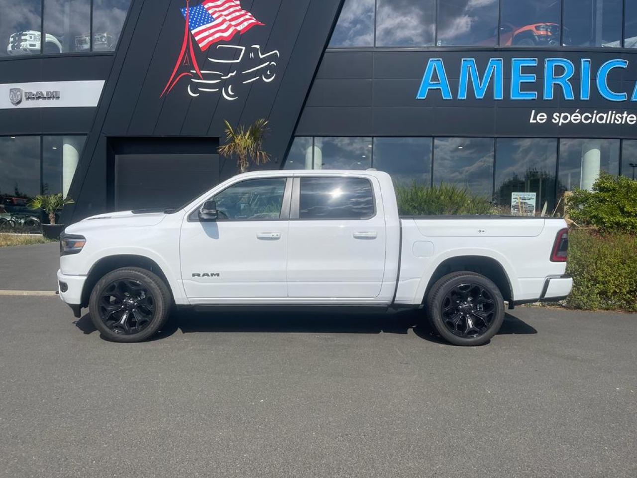 DODGE RAM 1500 CREW LIMITED NIGHT EDITION RAMBOX