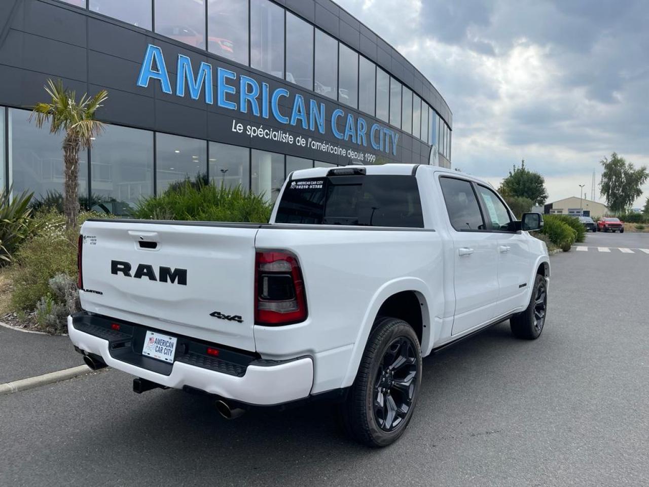 DODGE RAM 1500 CREW LIMITED NIGHT EDITION