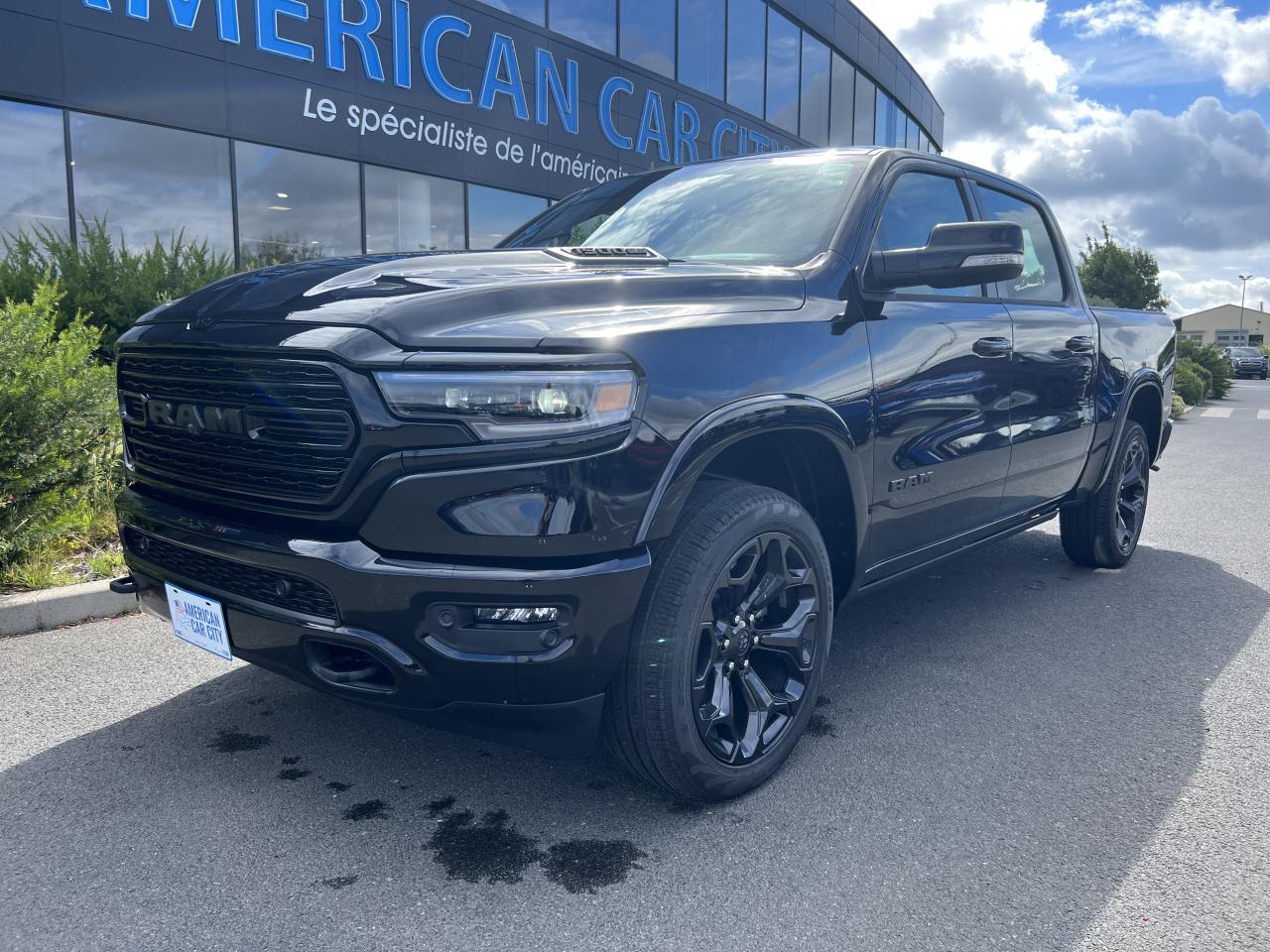 DODGE RAM 1500 CREW LIMITED NIGHT EDITION