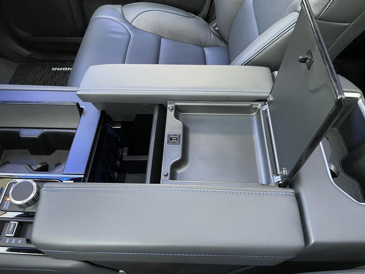 TOYOTA TUNDRA Crewmax PLATINUM