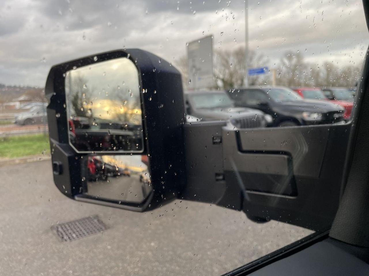 TOYOTA TUNDRA Crewmax PLATINUM