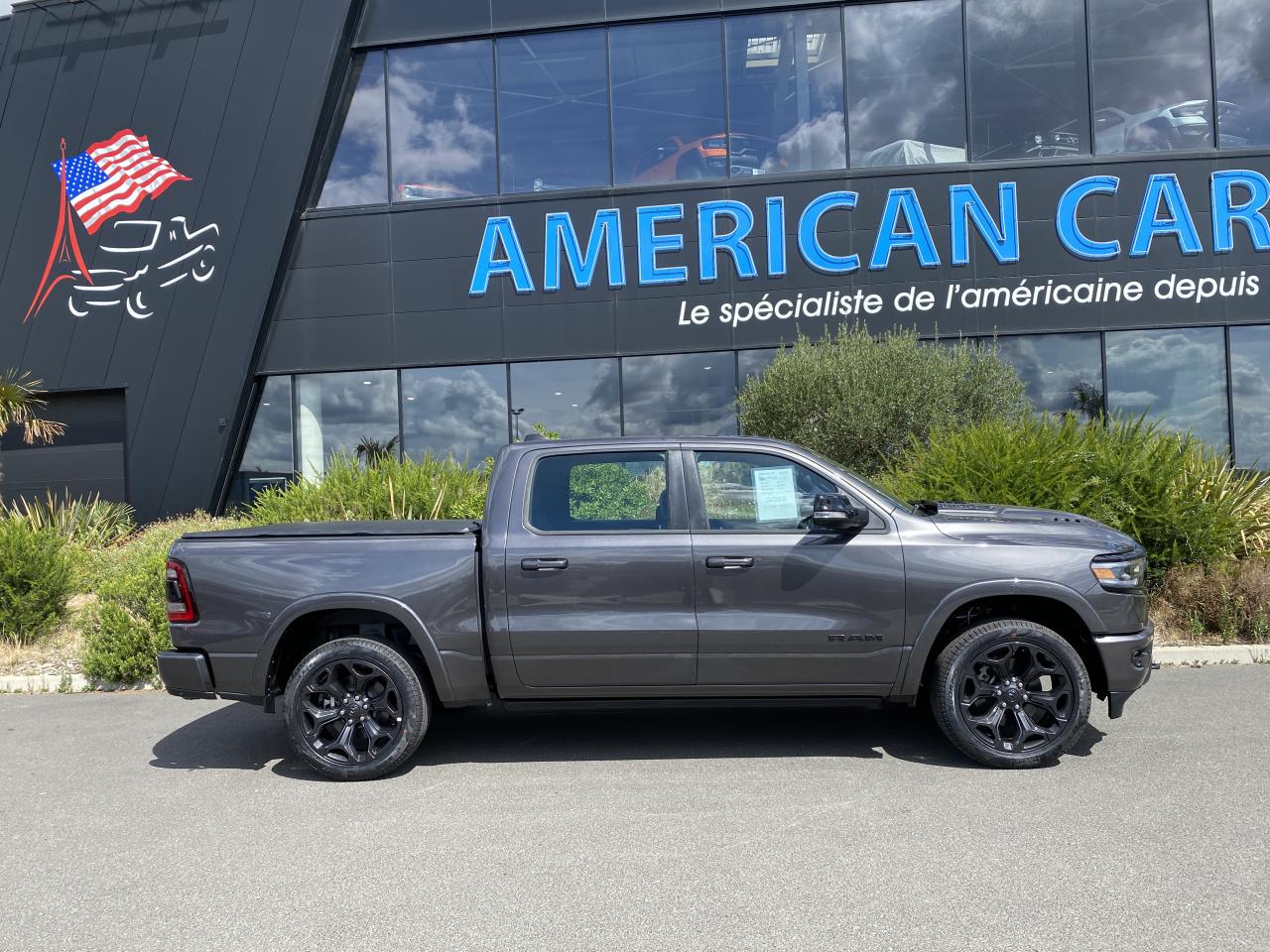 DODGE RAM 1500 CREW LIMITED NIGHT EDITION