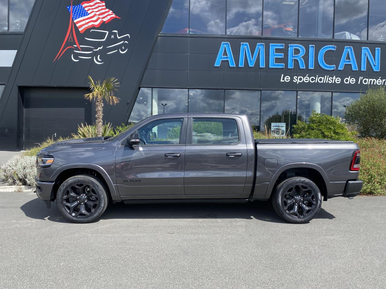 DODGE RAM 1500 CREW LIMITED NIGHT EDITION