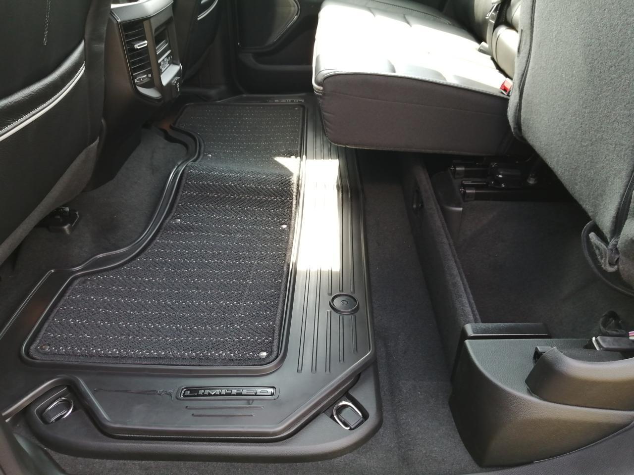 DODGE RAM 1500 CREW LIMITED NIGHT EDITION