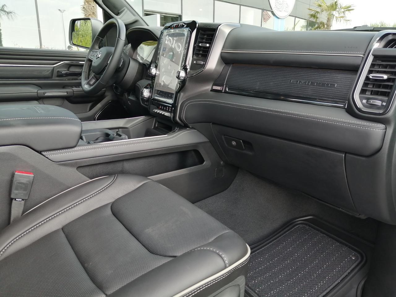DODGE RAM 1500 CREW LIMITED NIGHT EDITION