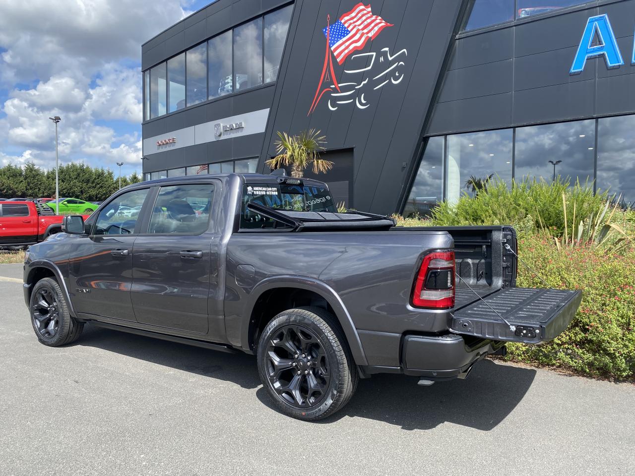 DODGE RAM 1500 CREW LIMITED NIGHT EDITION