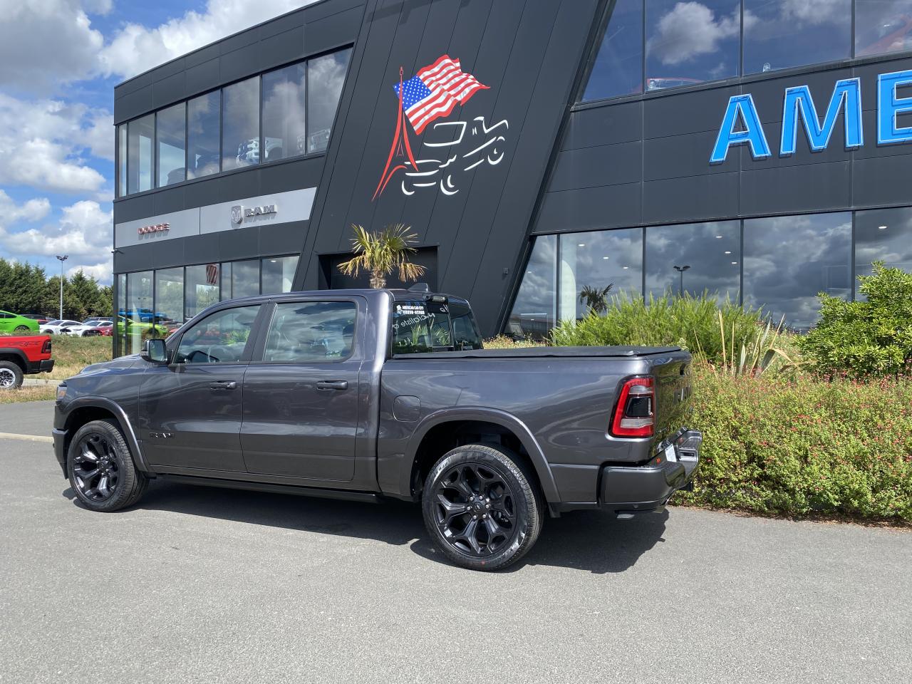DODGE RAM 1500 CREW LIMITED NIGHT EDITION