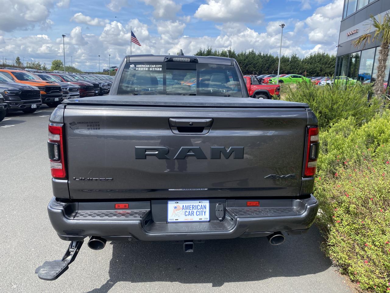 DODGE RAM 1500 CREW LIMITED NIGHT EDITION