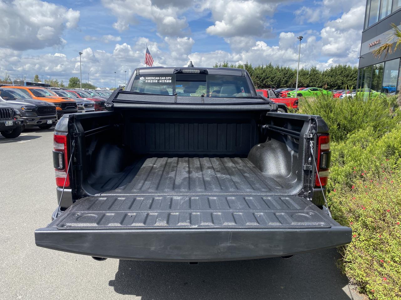 DODGE RAM 1500 CREW LIMITED NIGHT EDITION