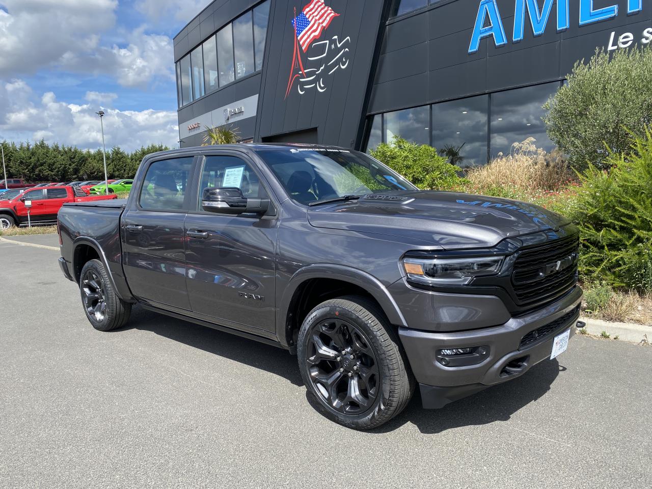 DODGE RAM 1500 CREW LIMITED NIGHT EDITION