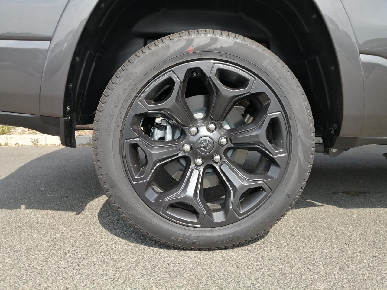 DODGE RAM 1500 CREW LIMITED NIGHT EDITION