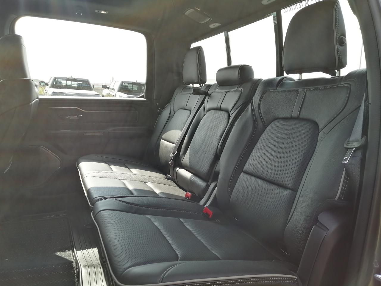 DODGE RAM 1500 CREW LIMITED NIGHT EDITION
