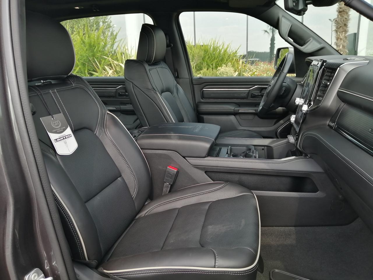 DODGE RAM 1500 CREW LIMITED NIGHT EDITION