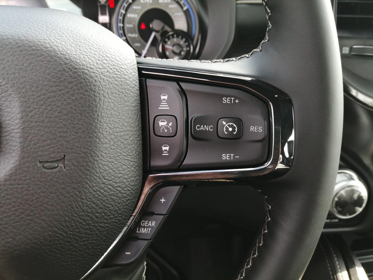 DODGE RAM 1500 CREW LIMITED NIGHT EDITION