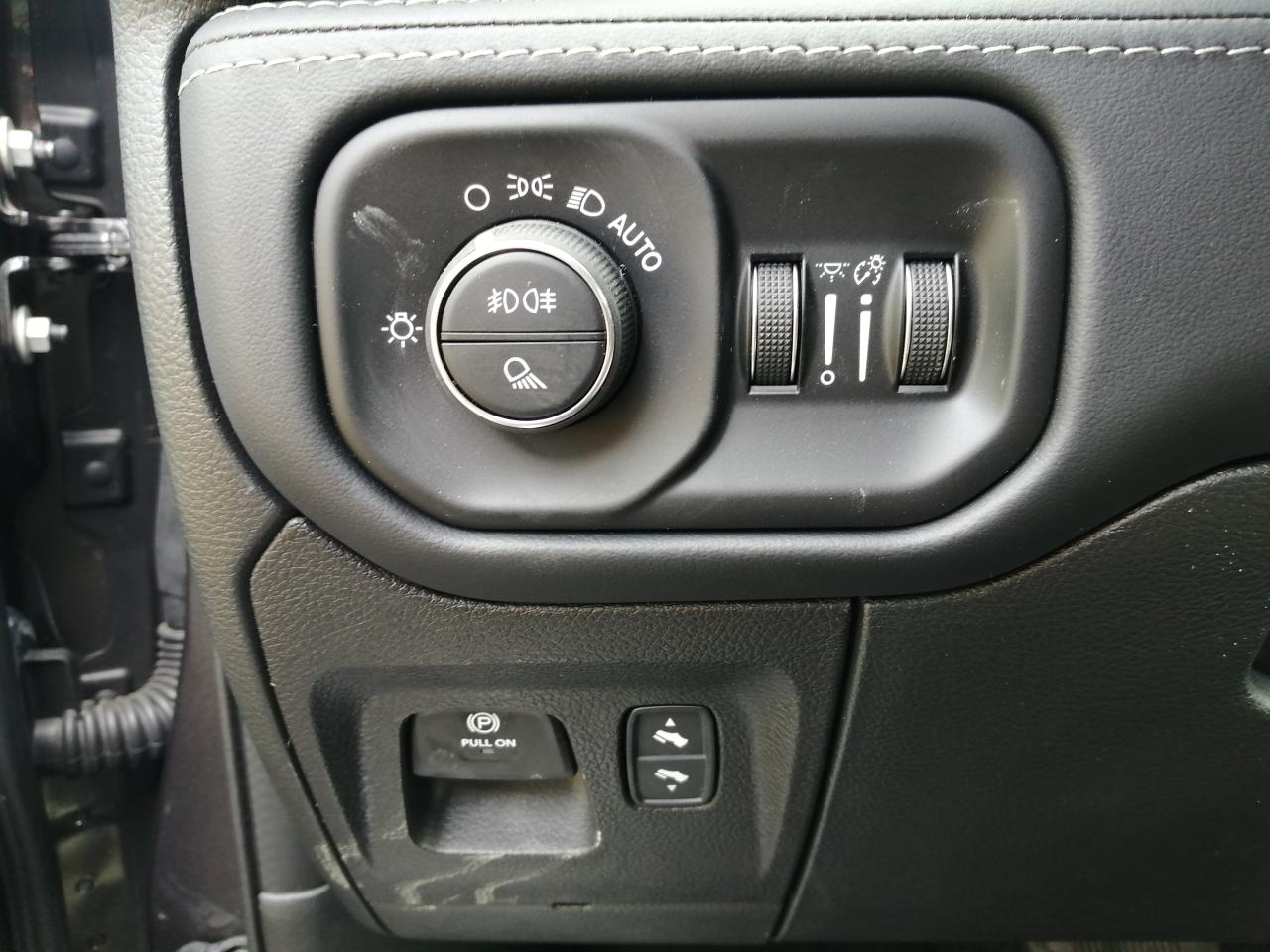 DODGE RAM 1500 CREW LIMITED NIGHT EDITION