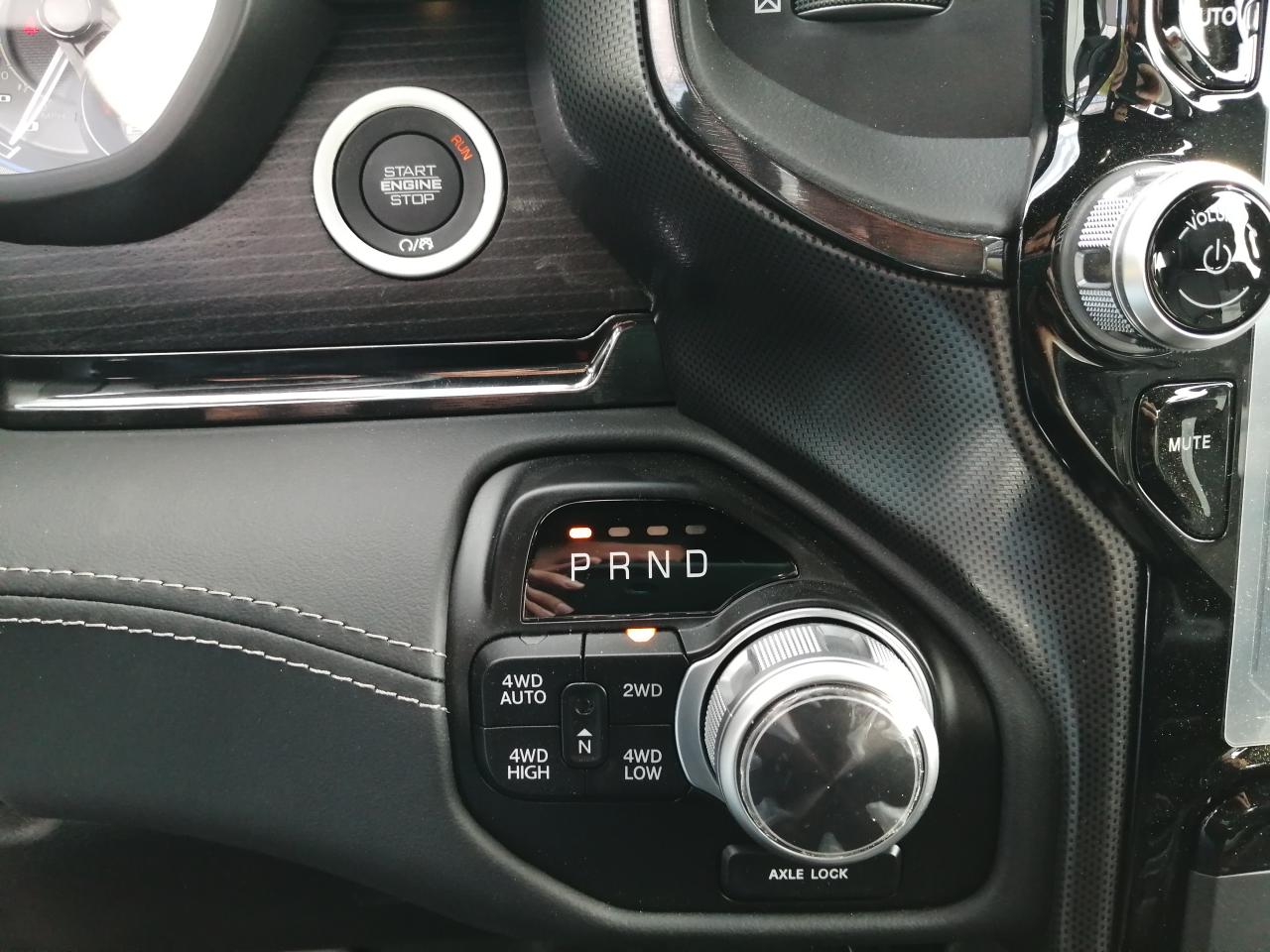 DODGE RAM 1500 CREW LIMITED NIGHT EDITION
