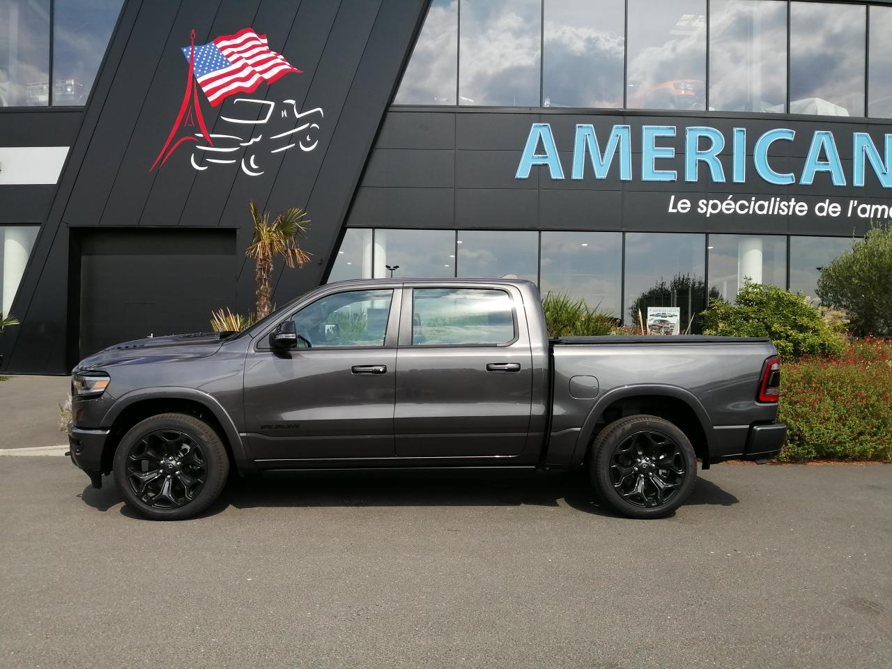 DODGE RAM 1500 CREW LIMITED NIGHT EDITION