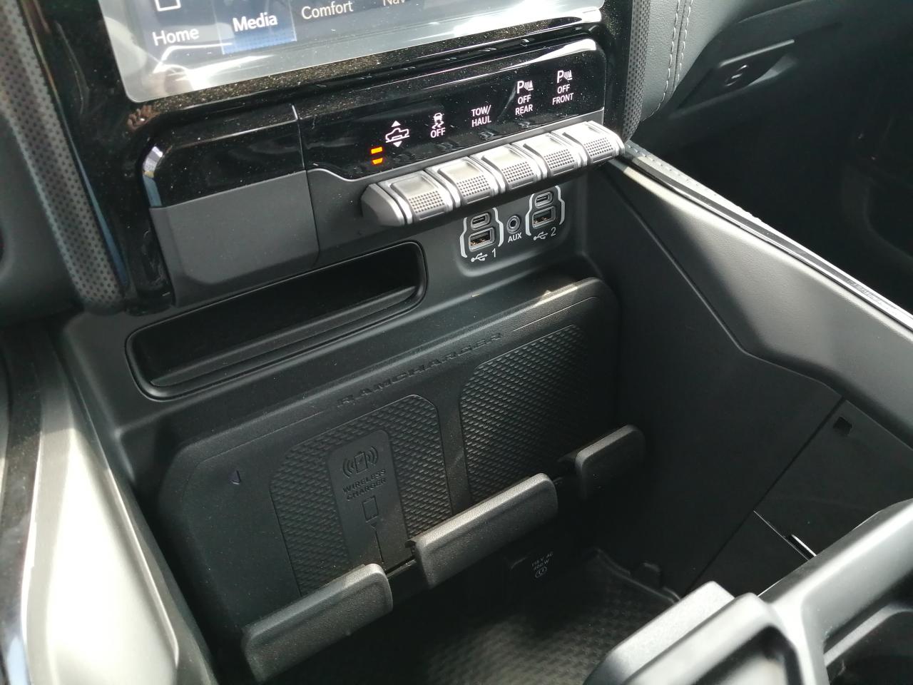 DODGE RAM 1500 CREW LIMITED NIGHT EDITION