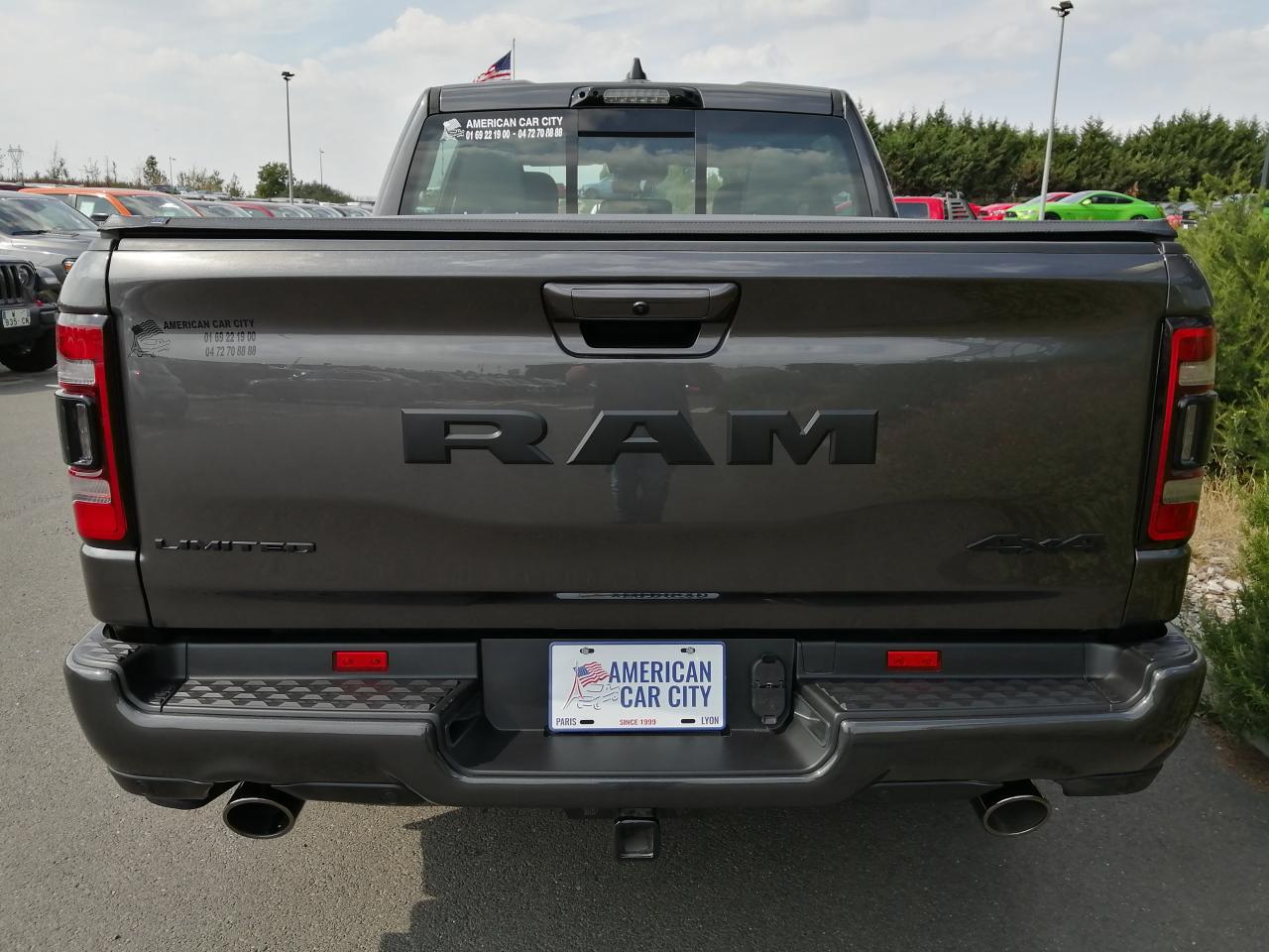 DODGE RAM 1500 CREW LIMITED NIGHT EDITION