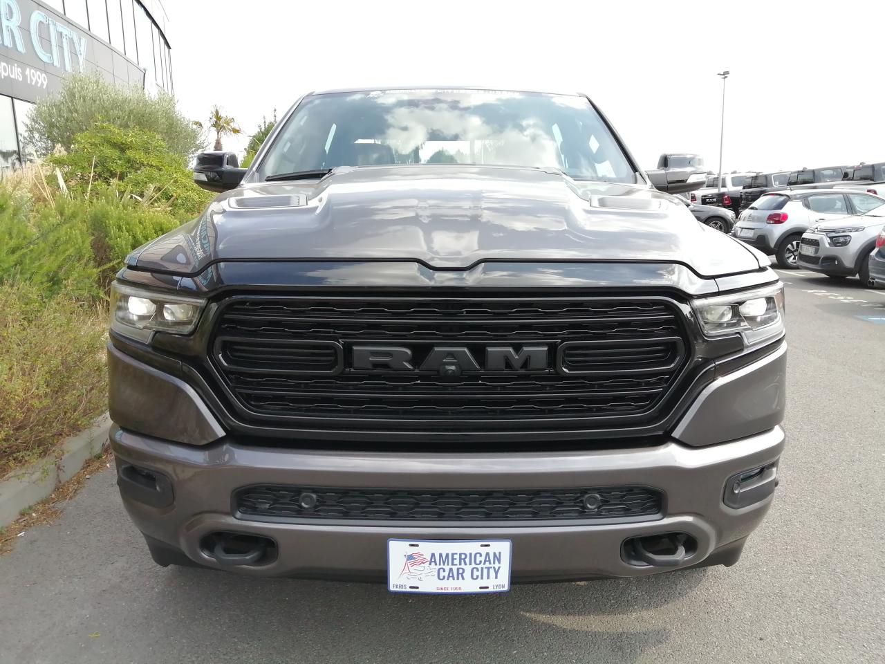 DODGE RAM 1500 CREW LIMITED NIGHT EDITION