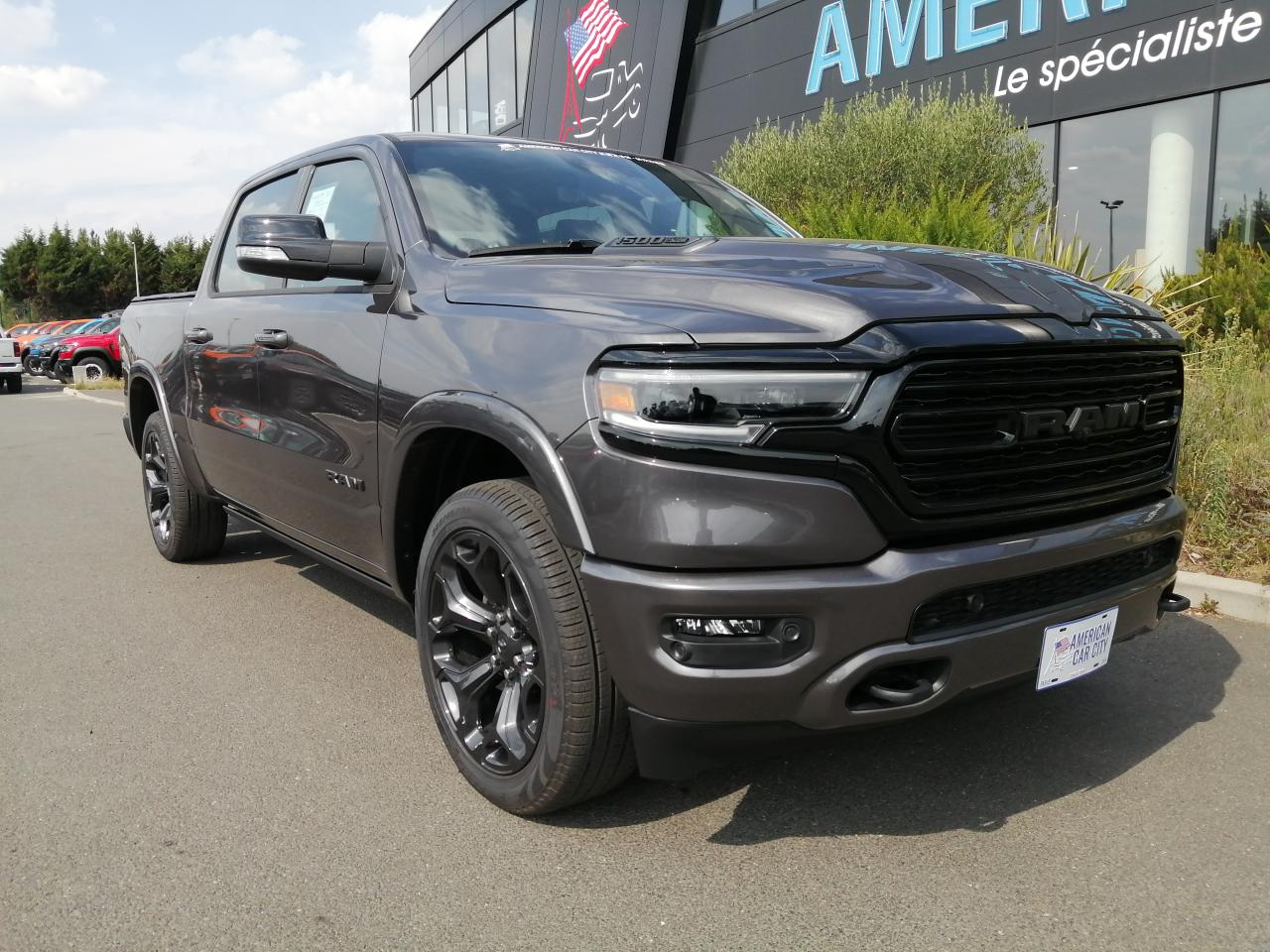 DODGE RAM 1500 CREW LIMITED NIGHT EDITION