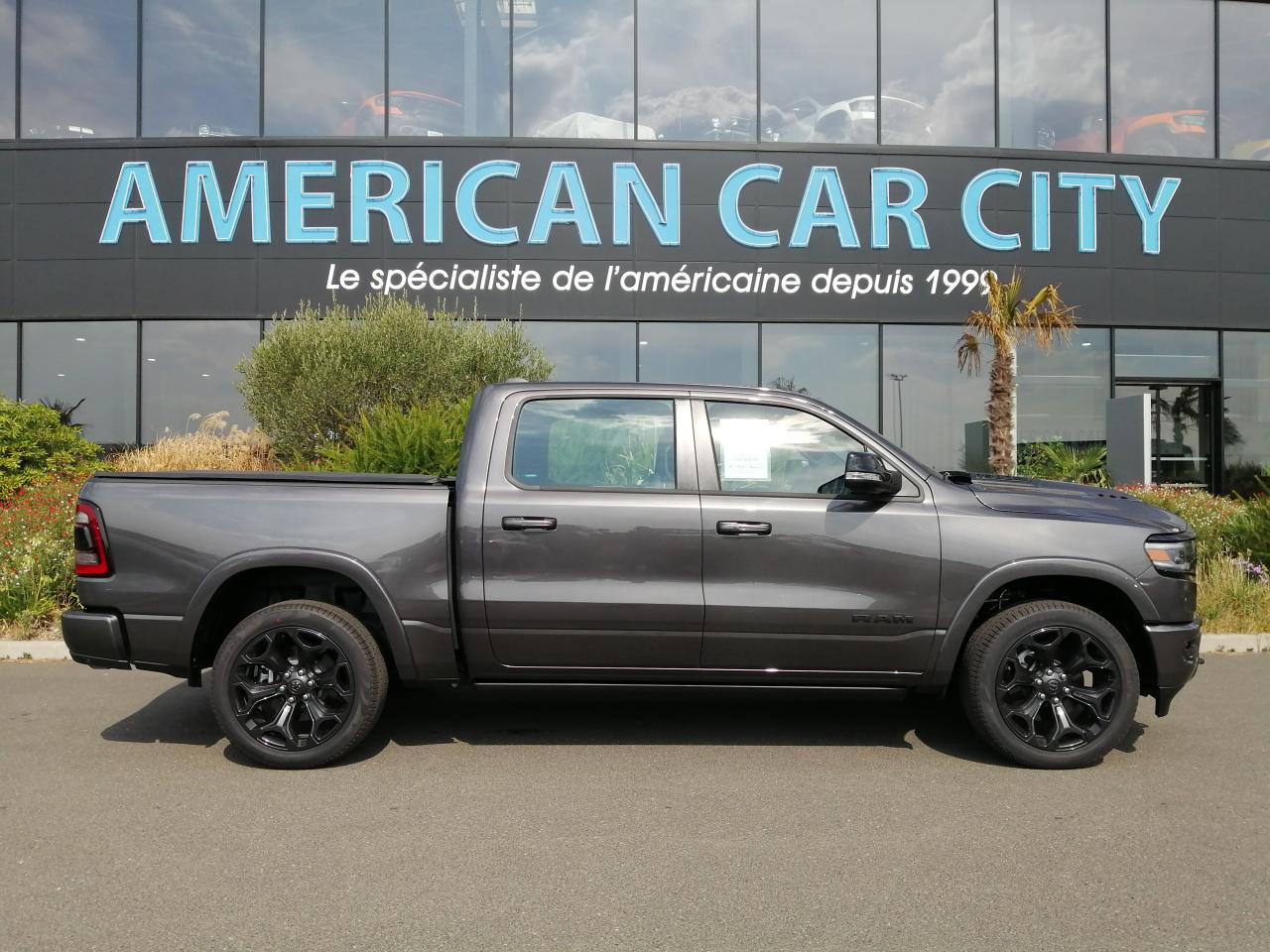 DODGE RAM 1500 CREW LIMITED NIGHT EDITION