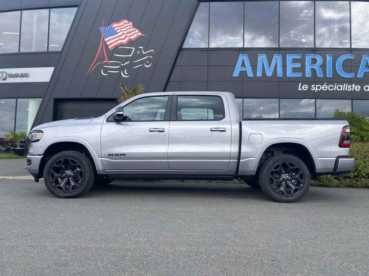 DODGE RAM 1500 CREW LIMITED NIGHT EDITION