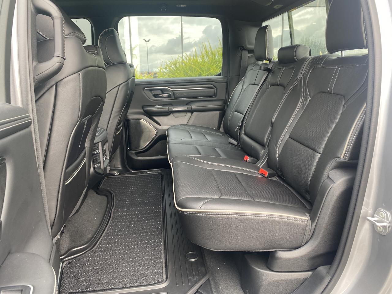 DODGE RAM 1500 CREW LIMITED NIGHT EDITION